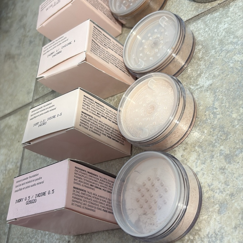 Mary Kay Translucent Loose Powder & Mineral Powder Foundation bundle - Picture 6 of 6